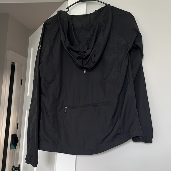 ASICS wind breaker NWOT - Picture 2 of 3